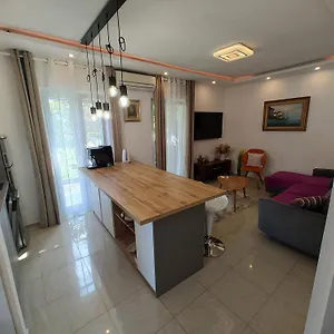 Apartman & Primavera, Póla
